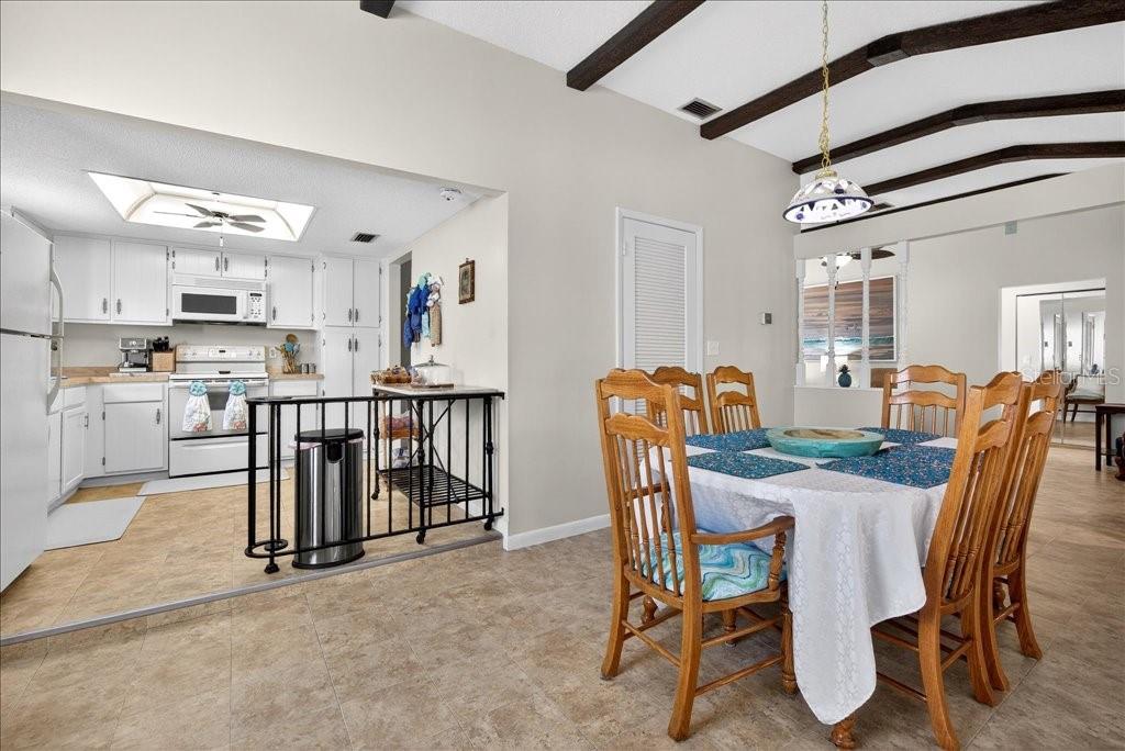 LAKE FOREST & LAKE FOREST NORTH - Residential