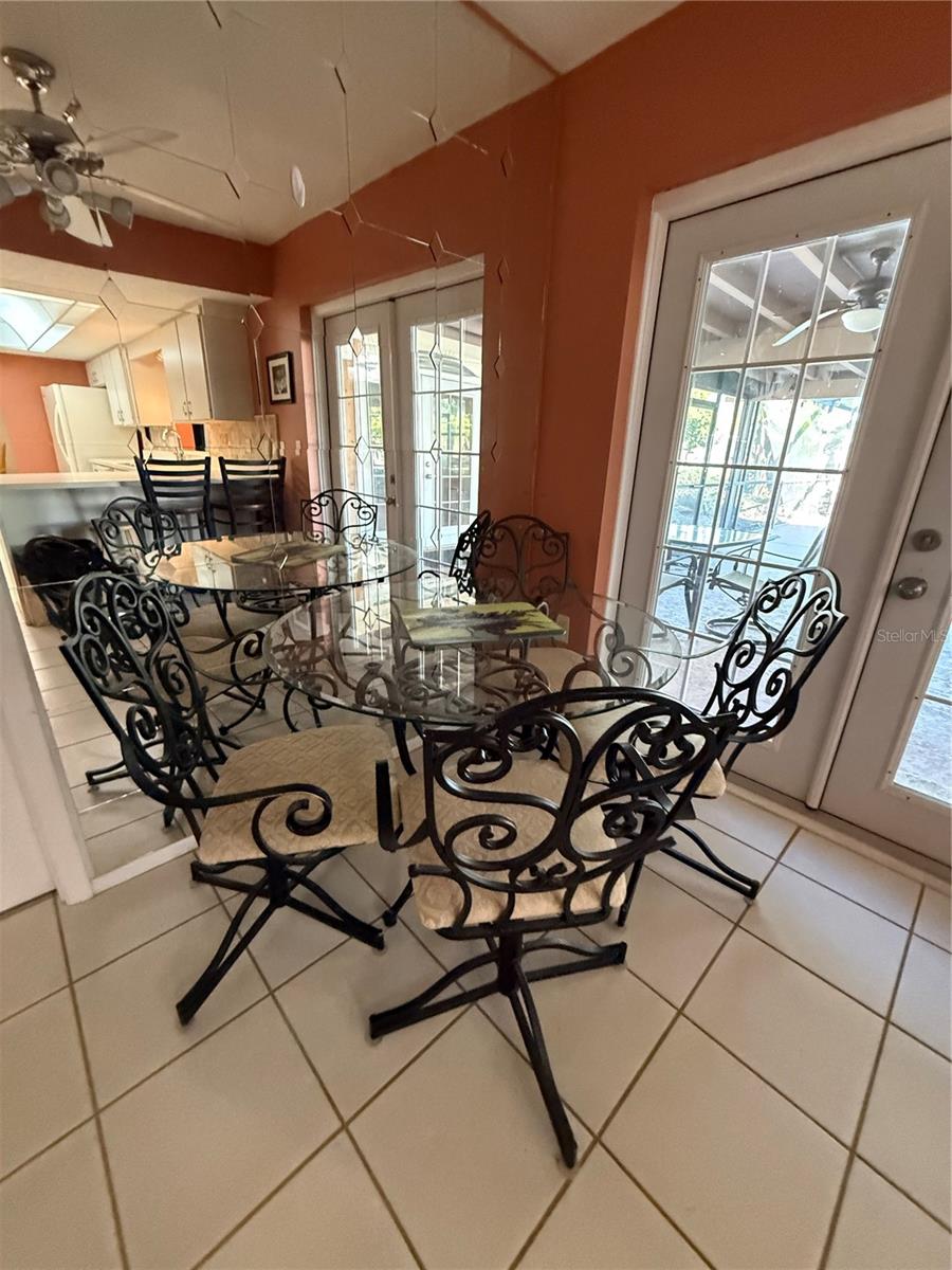 VENICE GARDENS - Residential Lease