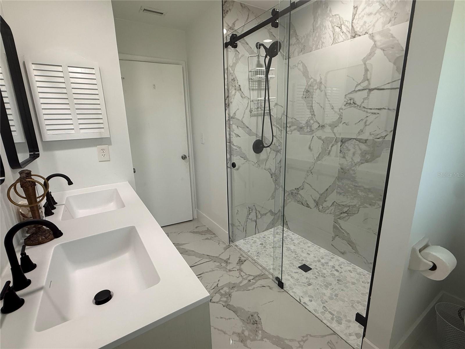 VENICE GARDENS - Residential Lease