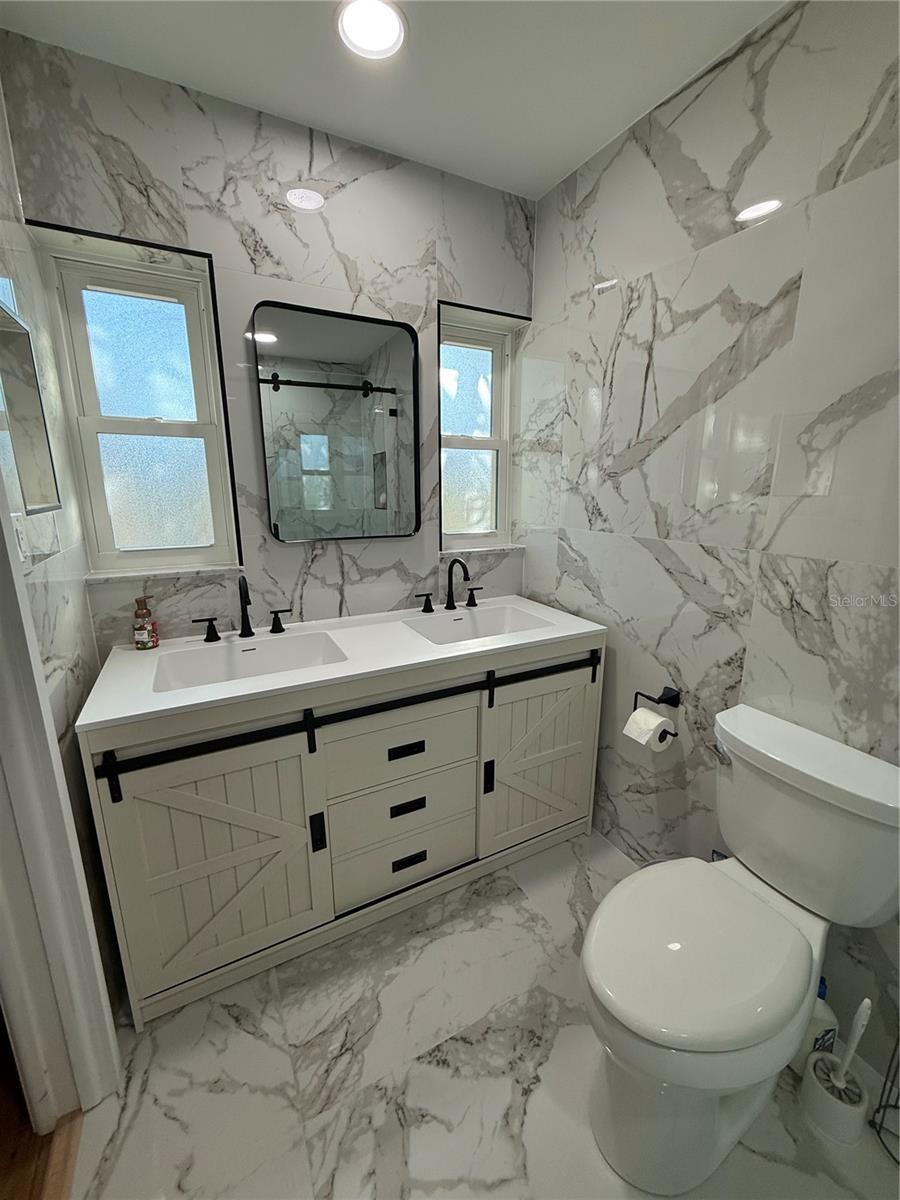 VENICE GARDENS - Residential Lease