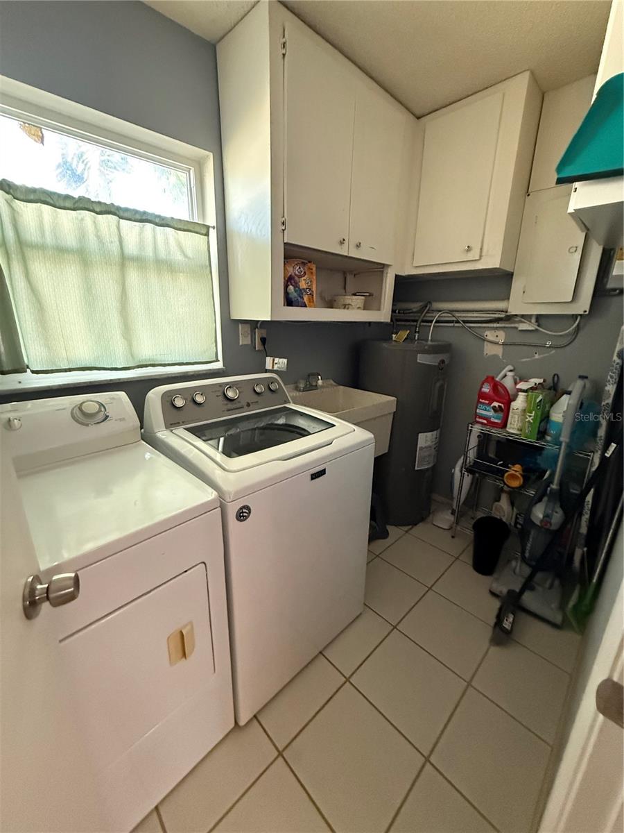 VENICE GARDENS - Residential Lease