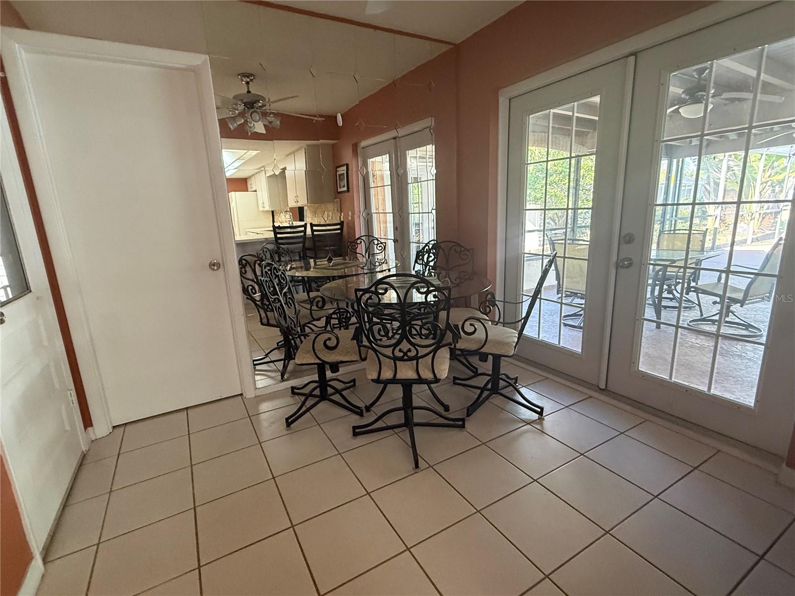 VENICE GARDENS - Residential Lease