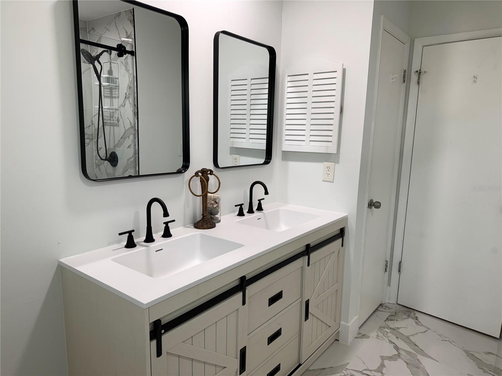 VENICE GARDENS - Residential Lease