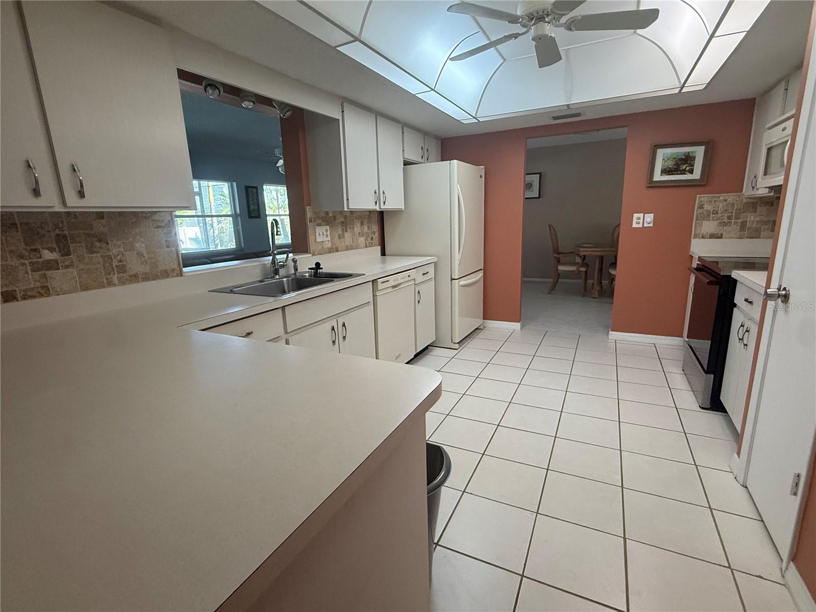 VENICE GARDENS - Residential Lease