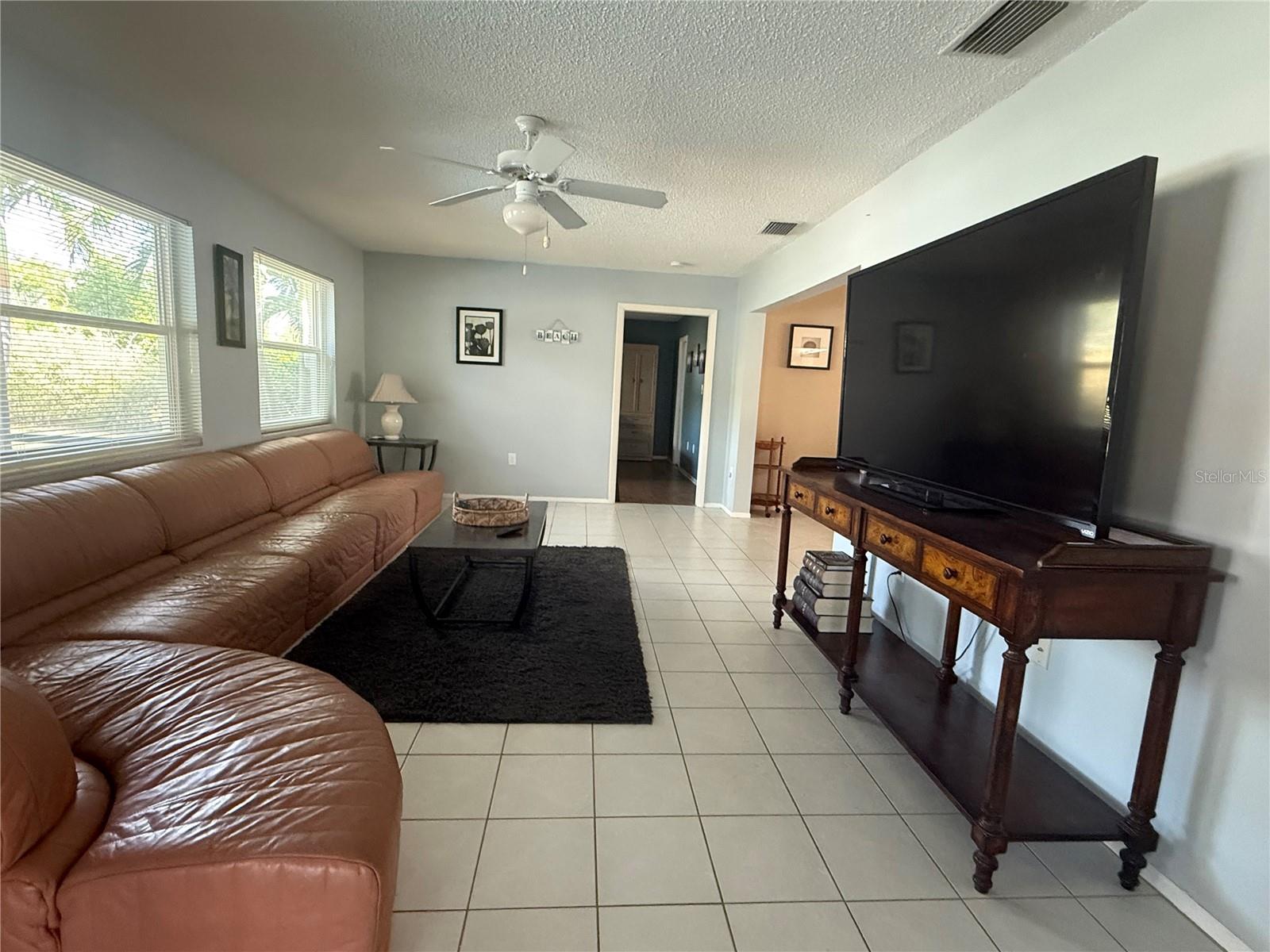 VENICE GARDENS - Residential Lease