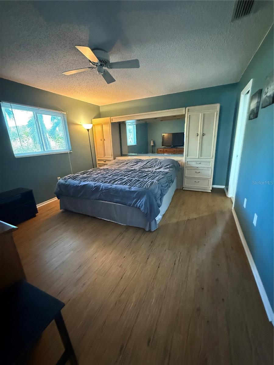 VENICE GARDENS - Residential Lease