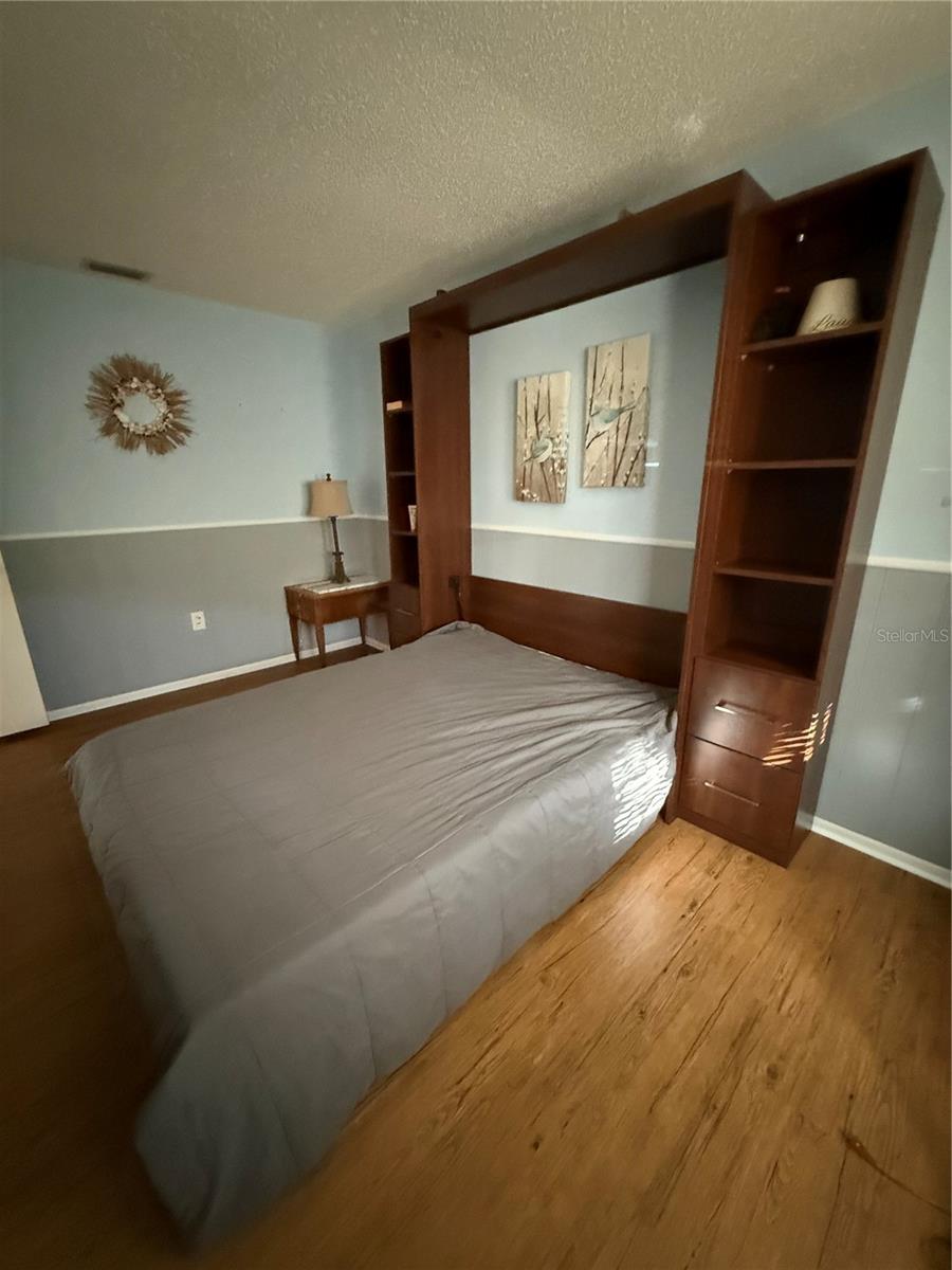 VENICE GARDENS - Residential Lease