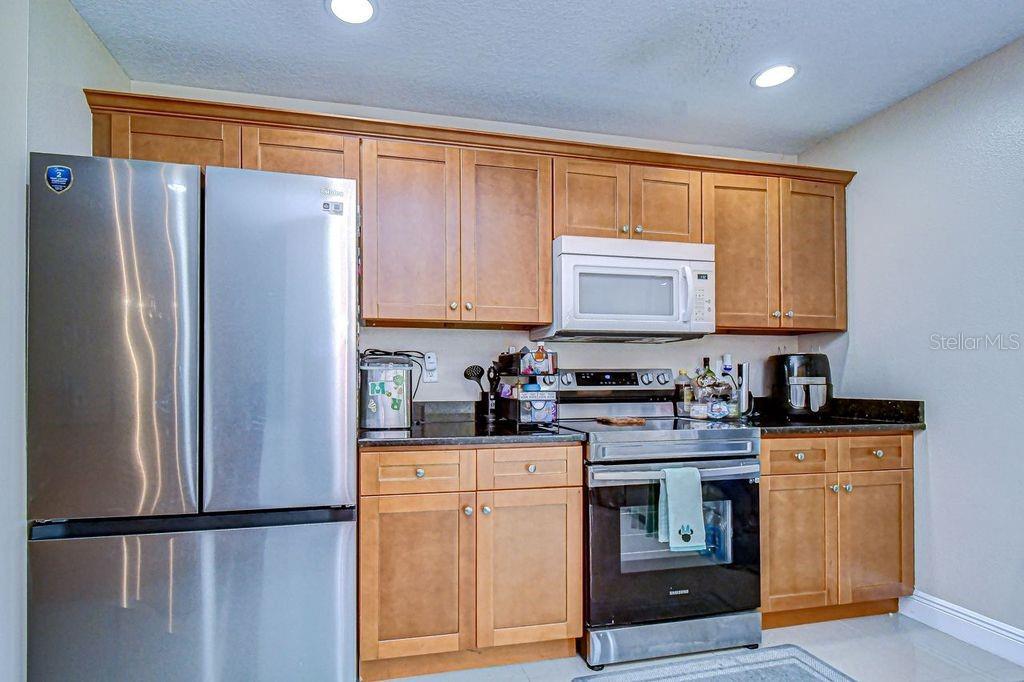 EDGEWATER AT LAKE BRANDON - Residential