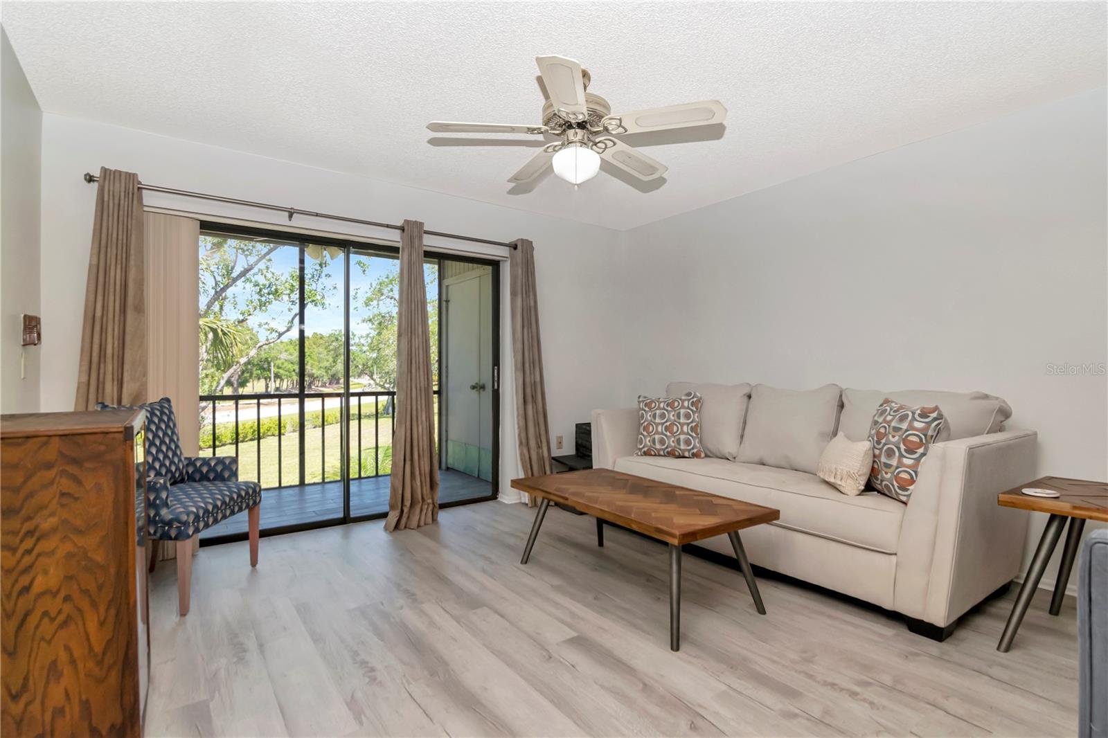 112 W CYPRESS COURT