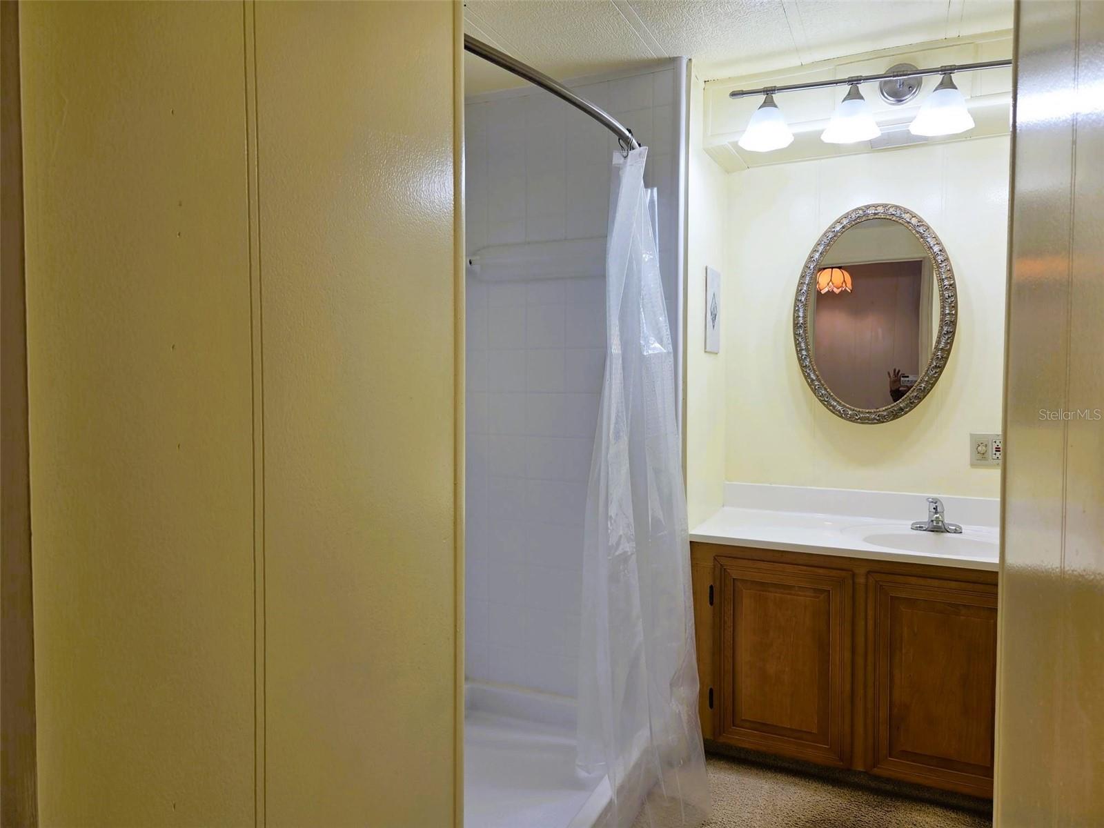 OAKWOOD MANOR - Residential