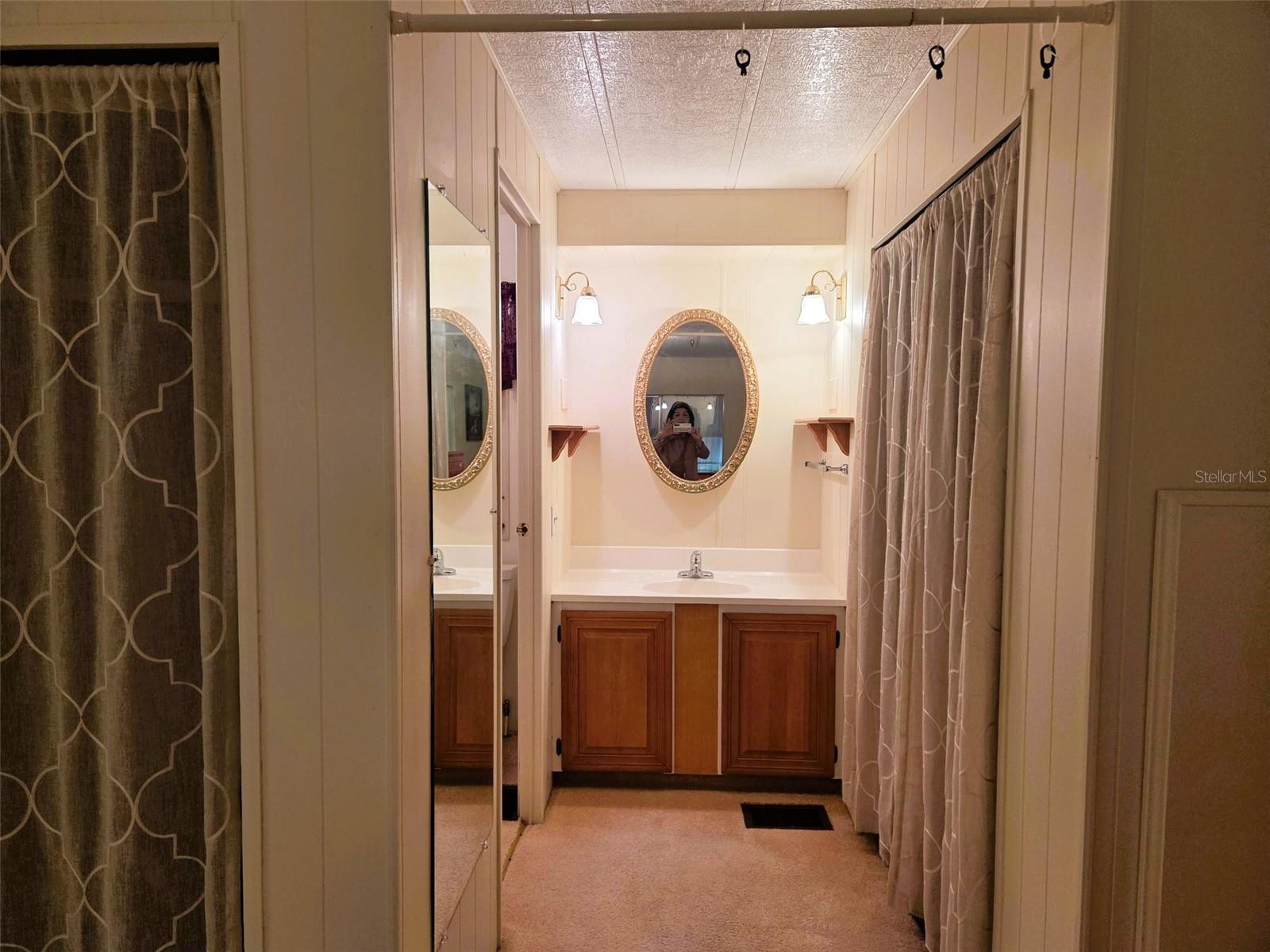 OAKWOOD MANOR - Residential