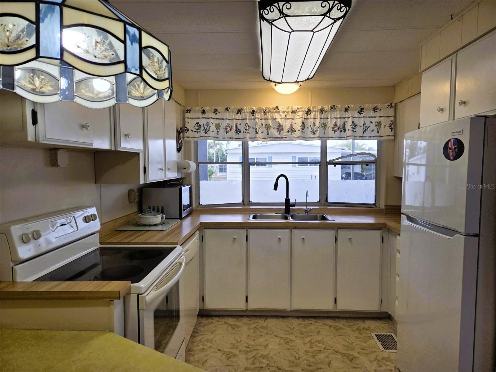 OAKWOOD MANOR - Residential