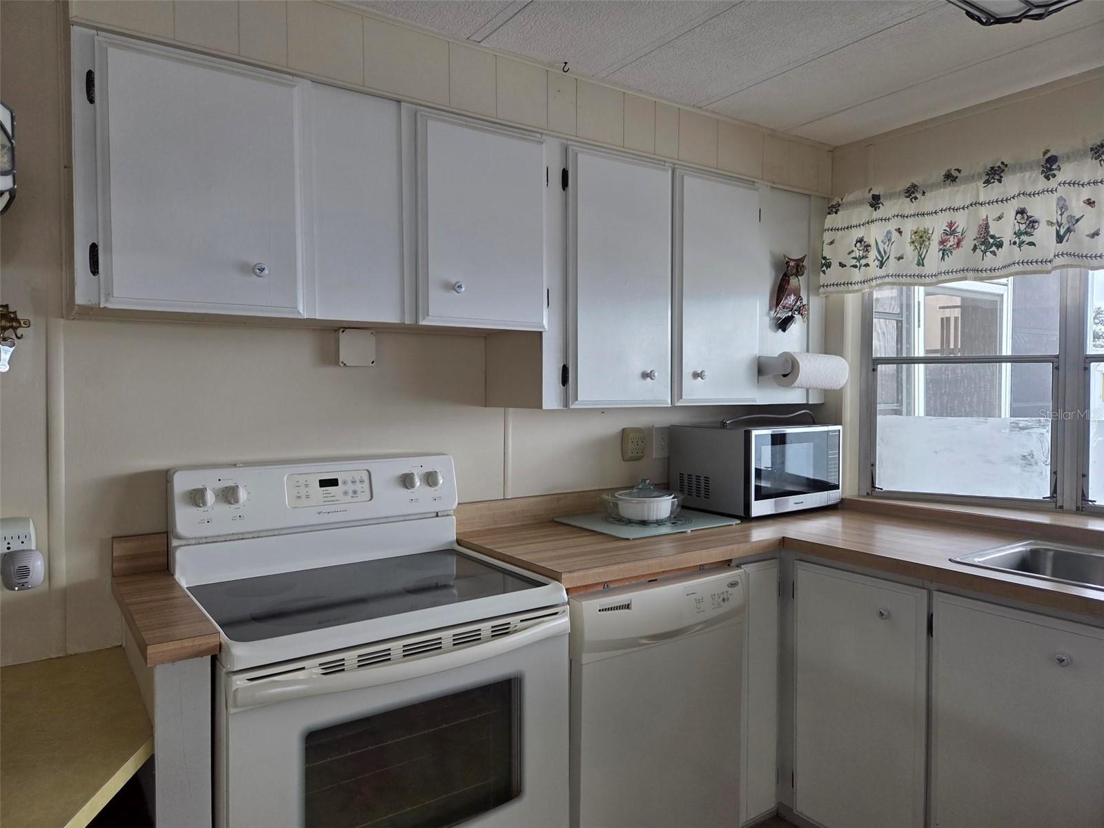 OAKWOOD MANOR - Residential