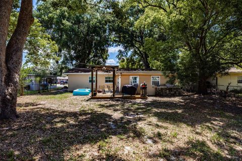 A home in LAKELAND