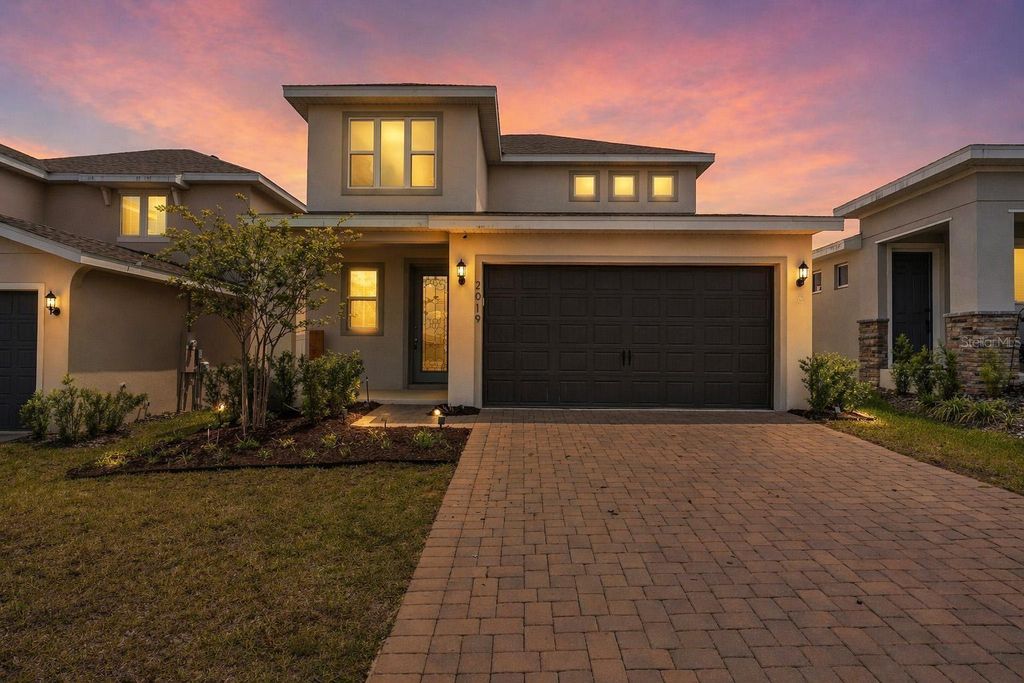 Photo of 2019 Sunshine Peak Drive, Minneola, FL 34715 (MLS # O6402382)