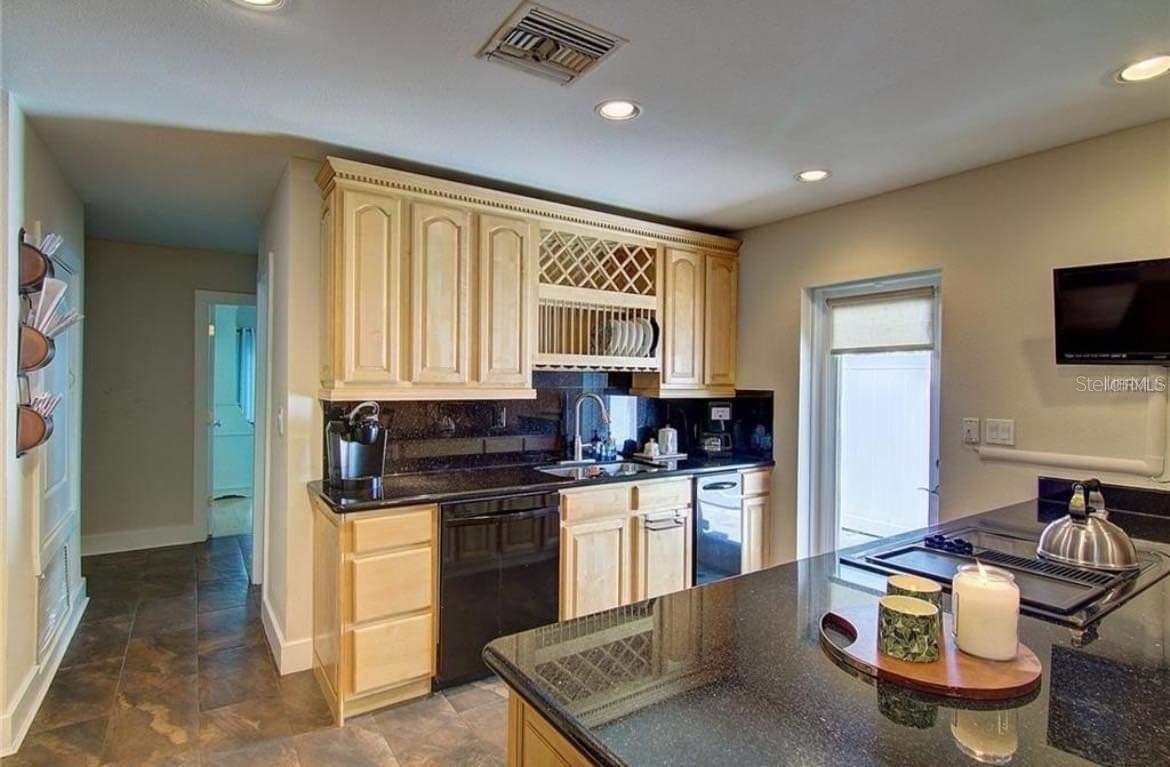 HARBOR VIEW PALMS - Residential Lease