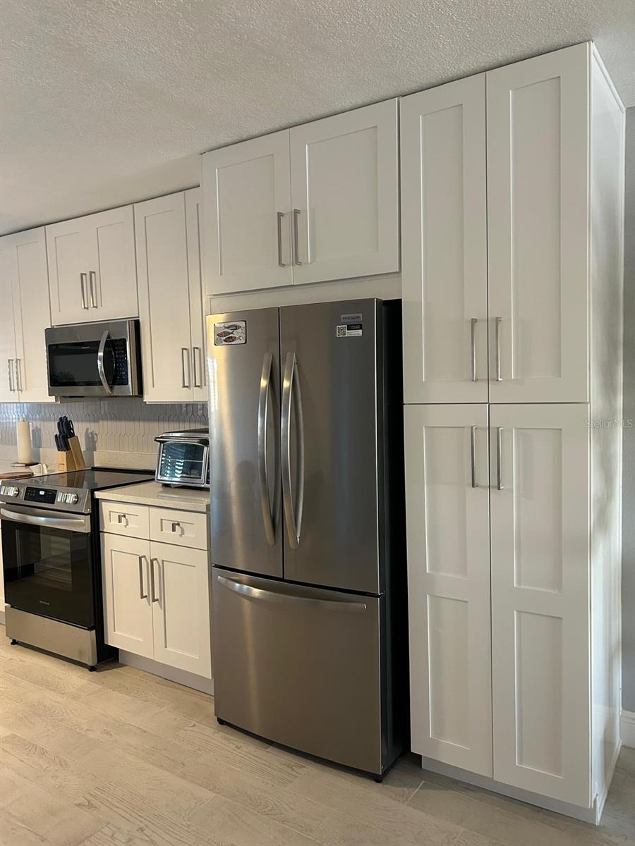 BAL HARBOUR CHATEAUX CONDOMINI - Residential Lease
