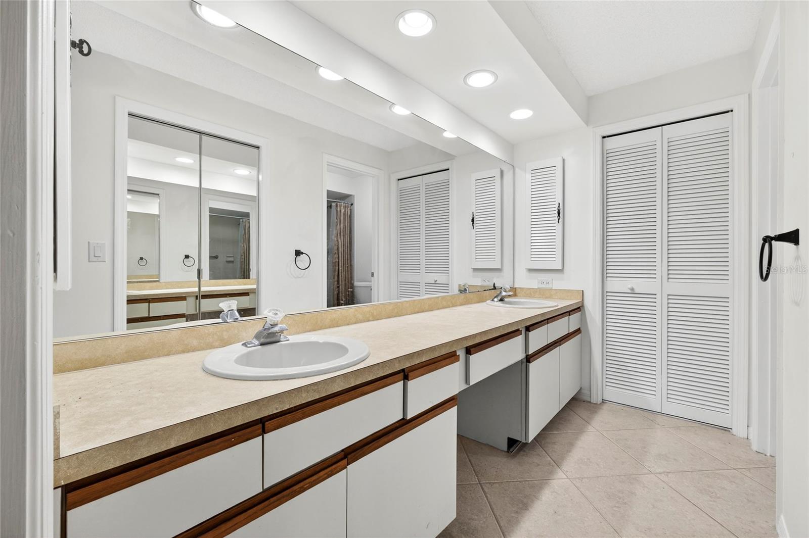 EUROPA OF COUNTRYSIDE CONDO - Residential