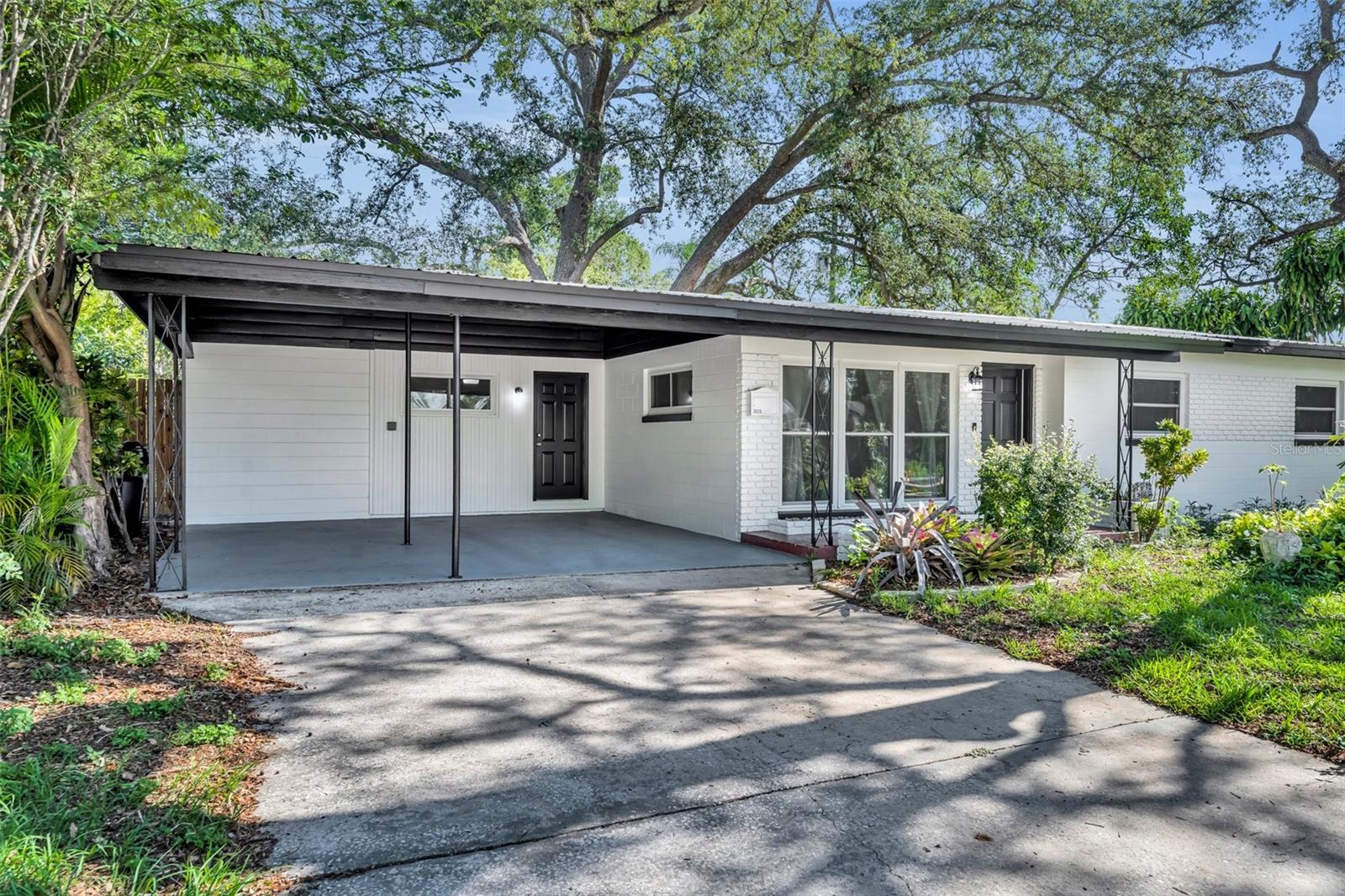 3615 PELICAN LN