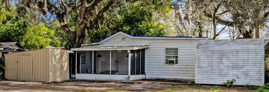 Cash Only - Great for Investors. This property is located on a quiet street in Lowry Park North, not far north of the actual park. The house sits back, giving you a lot of front yard space to work with. The house needs work, and is priced to be a great opportunity for an investor to work with. Tell your agent that you want to see this and make us a cash offer asap.