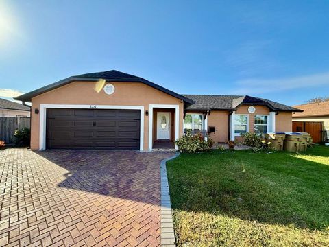 Photo of 526 Royal Palm Drive, Kissimmee, FL 34743 (MLS # A4671274)