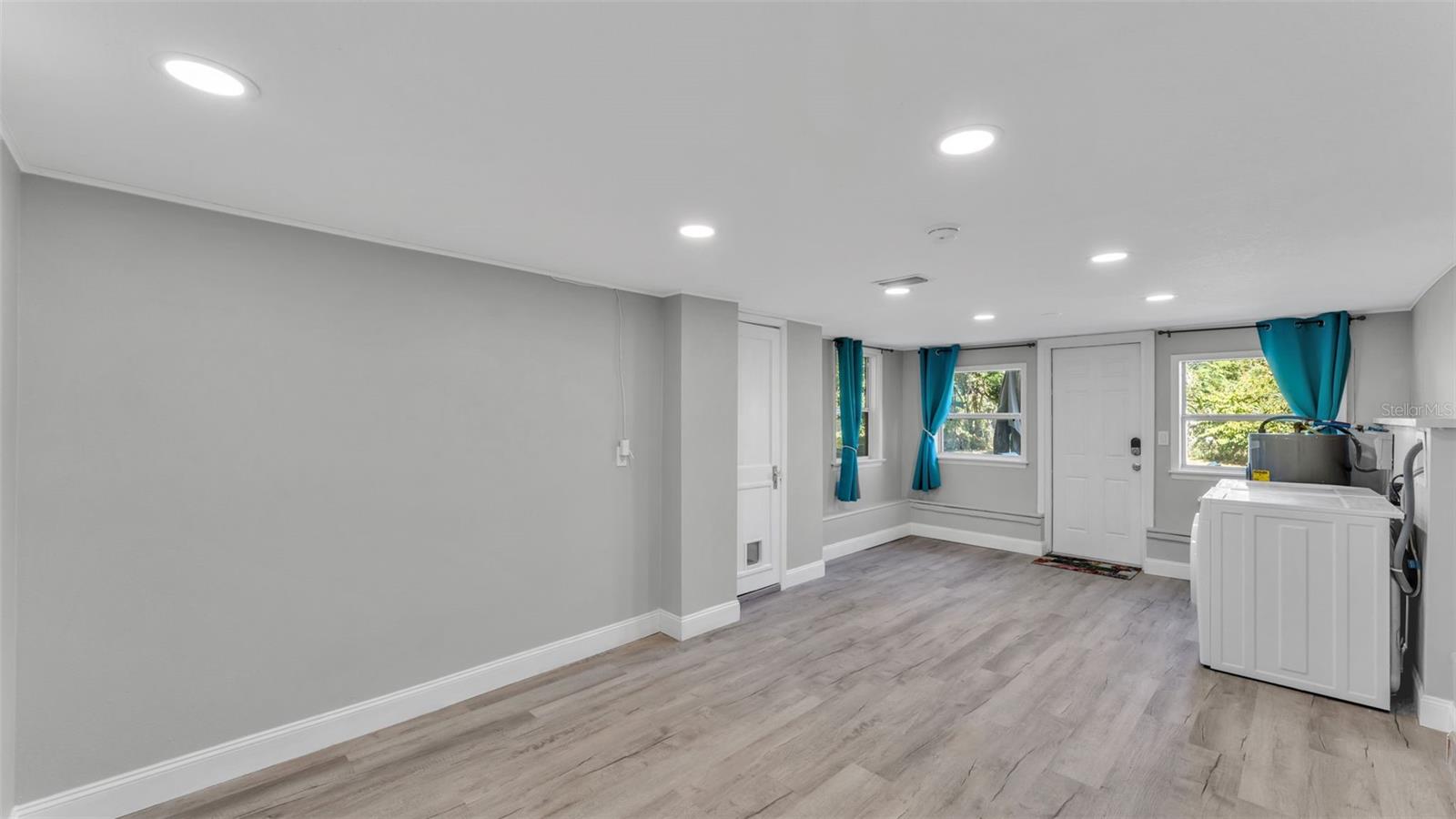 TROPICAL GARDENS - Residential