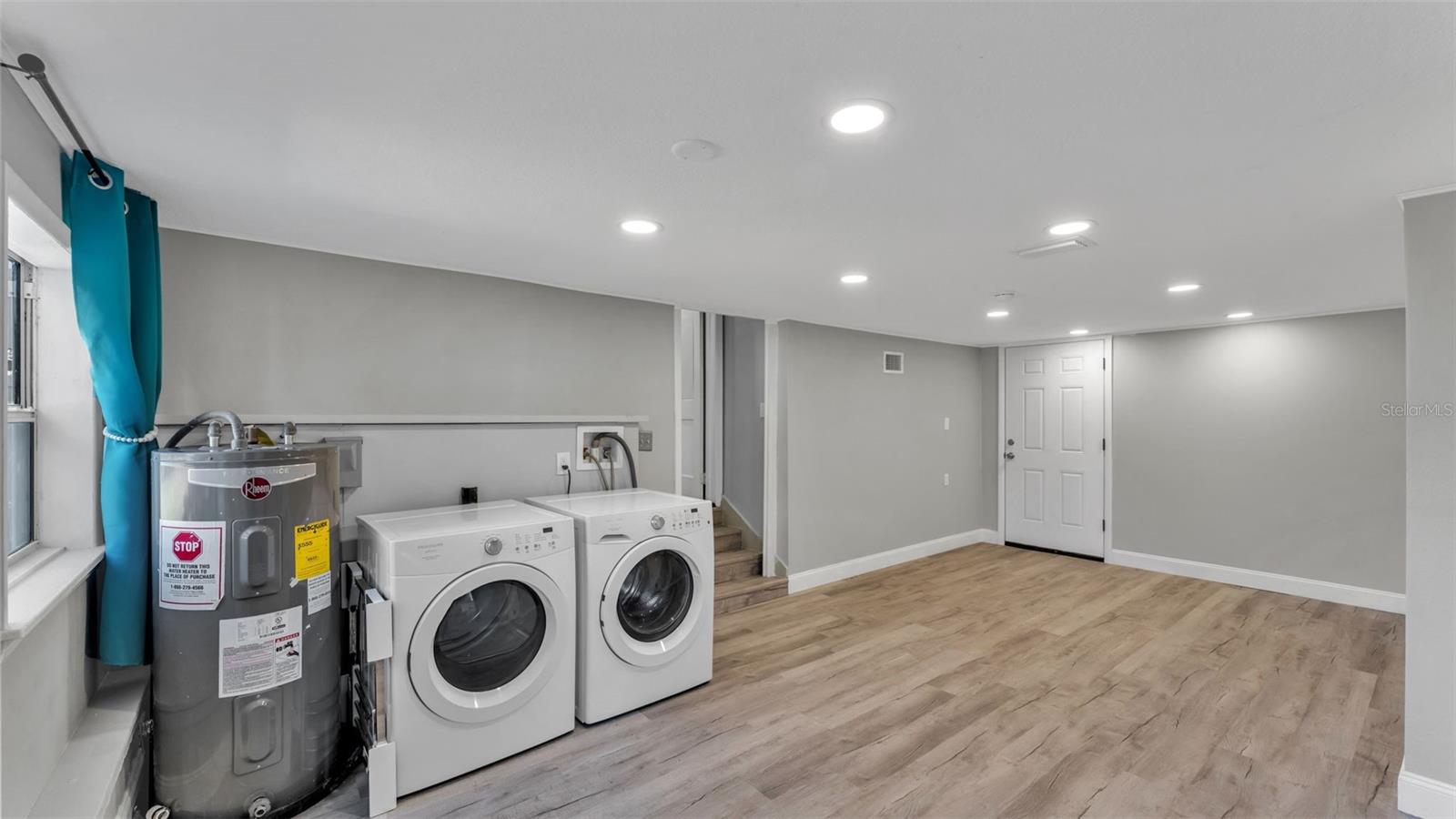 TROPICAL GARDENS - Residential