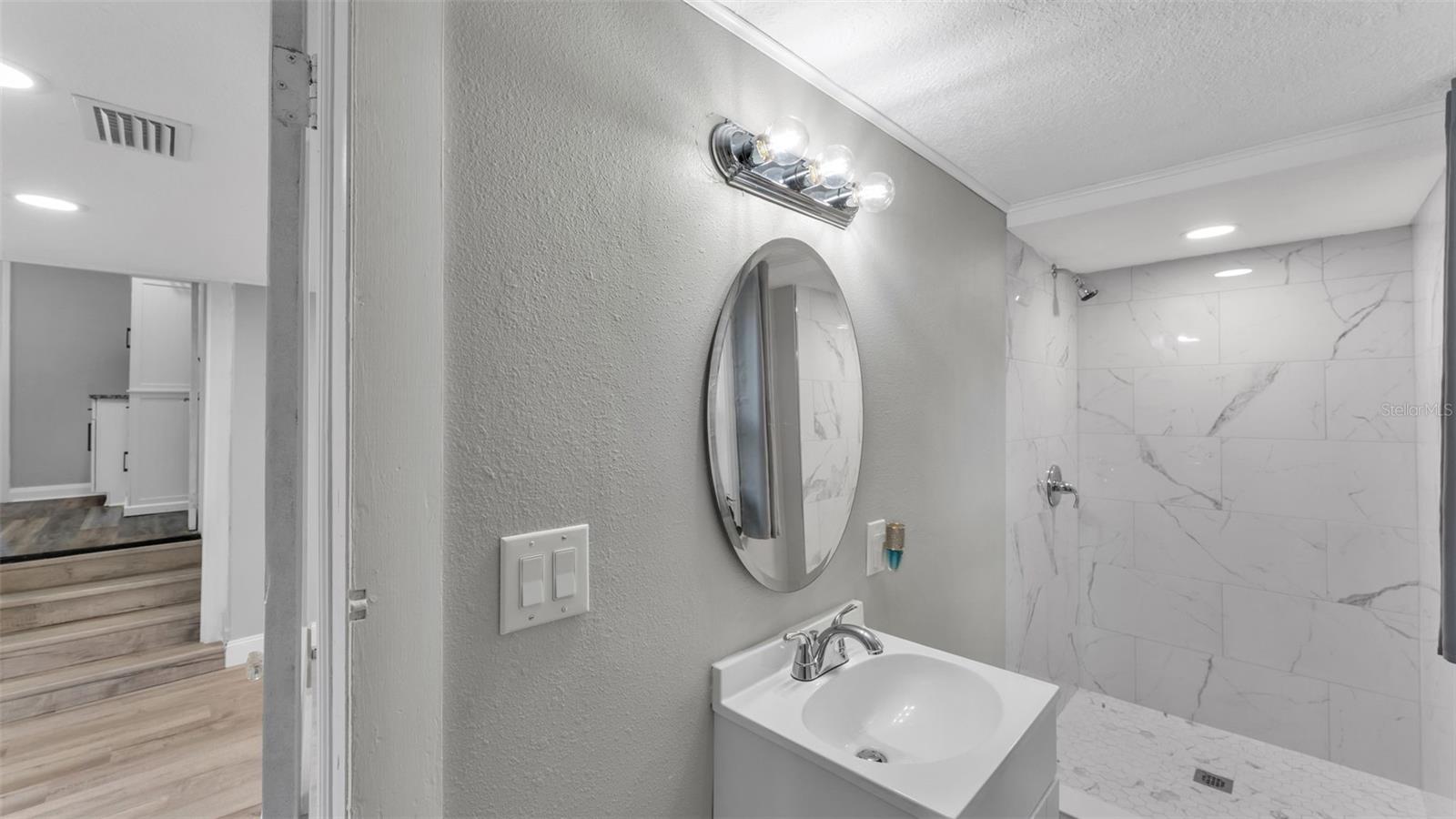 TROPICAL GARDENS - Residential