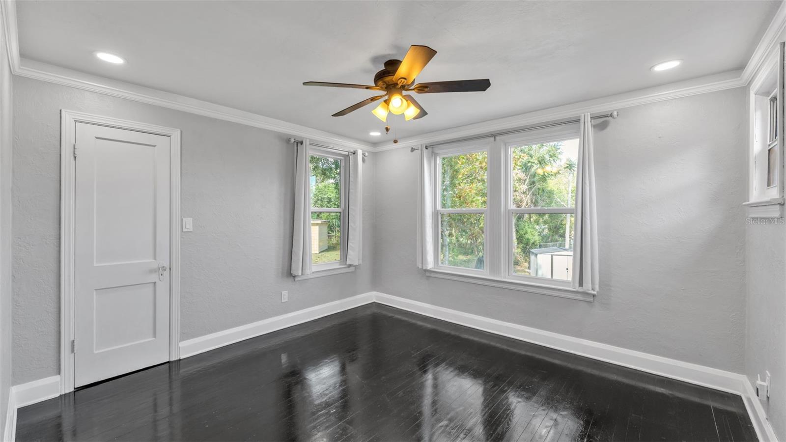 TROPICAL GARDENS - Residential