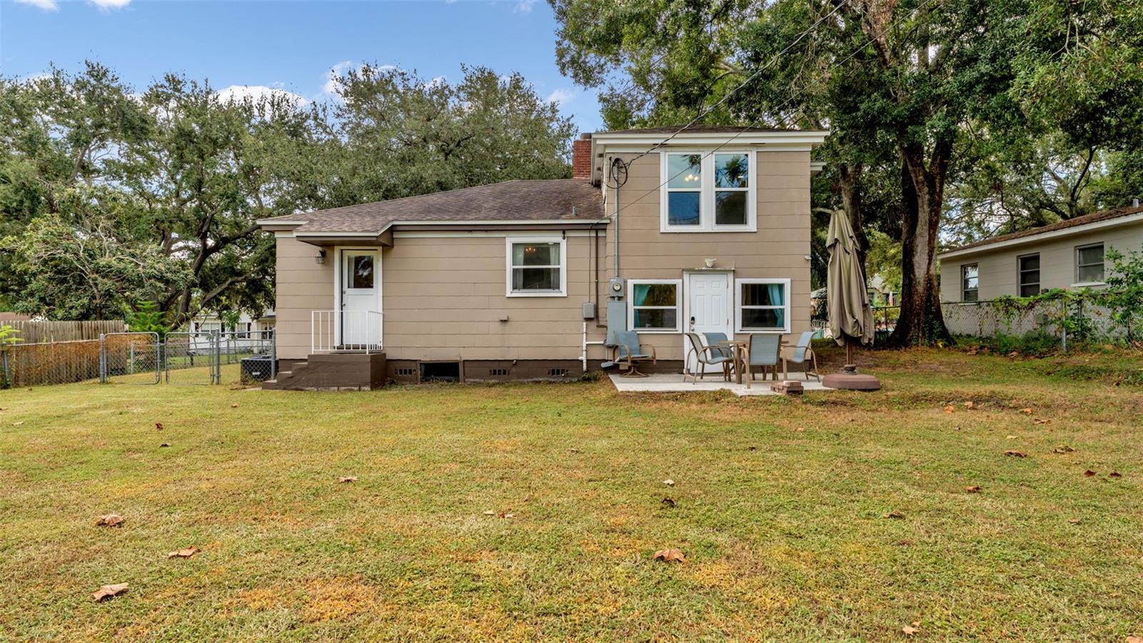 TROPICAL GARDENS - Residential