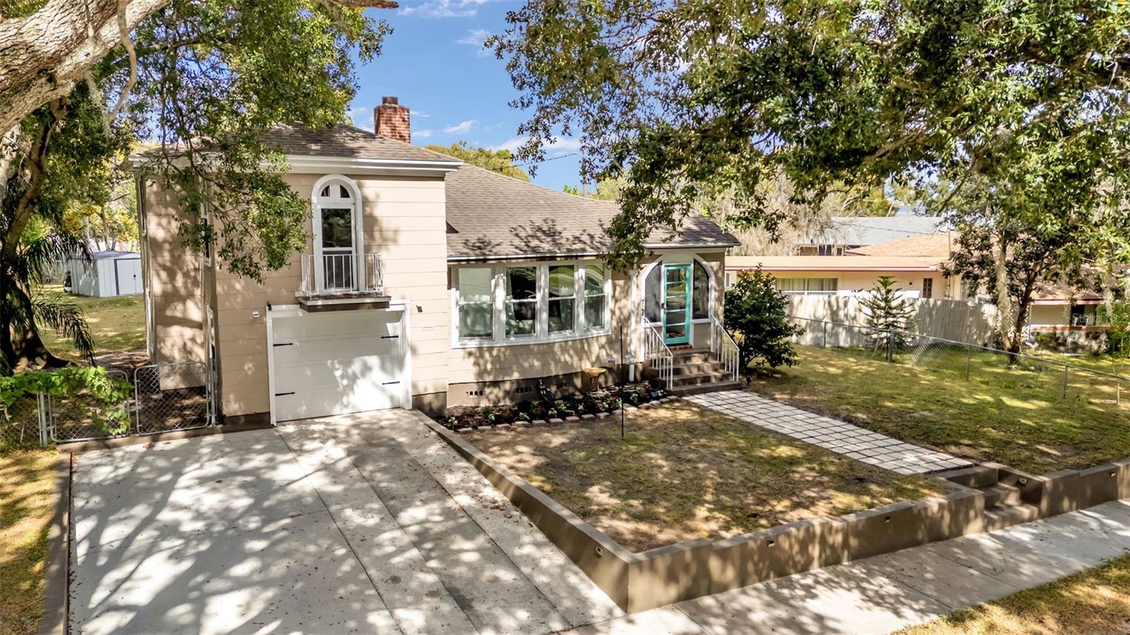 TROPICAL GARDENS - Residential