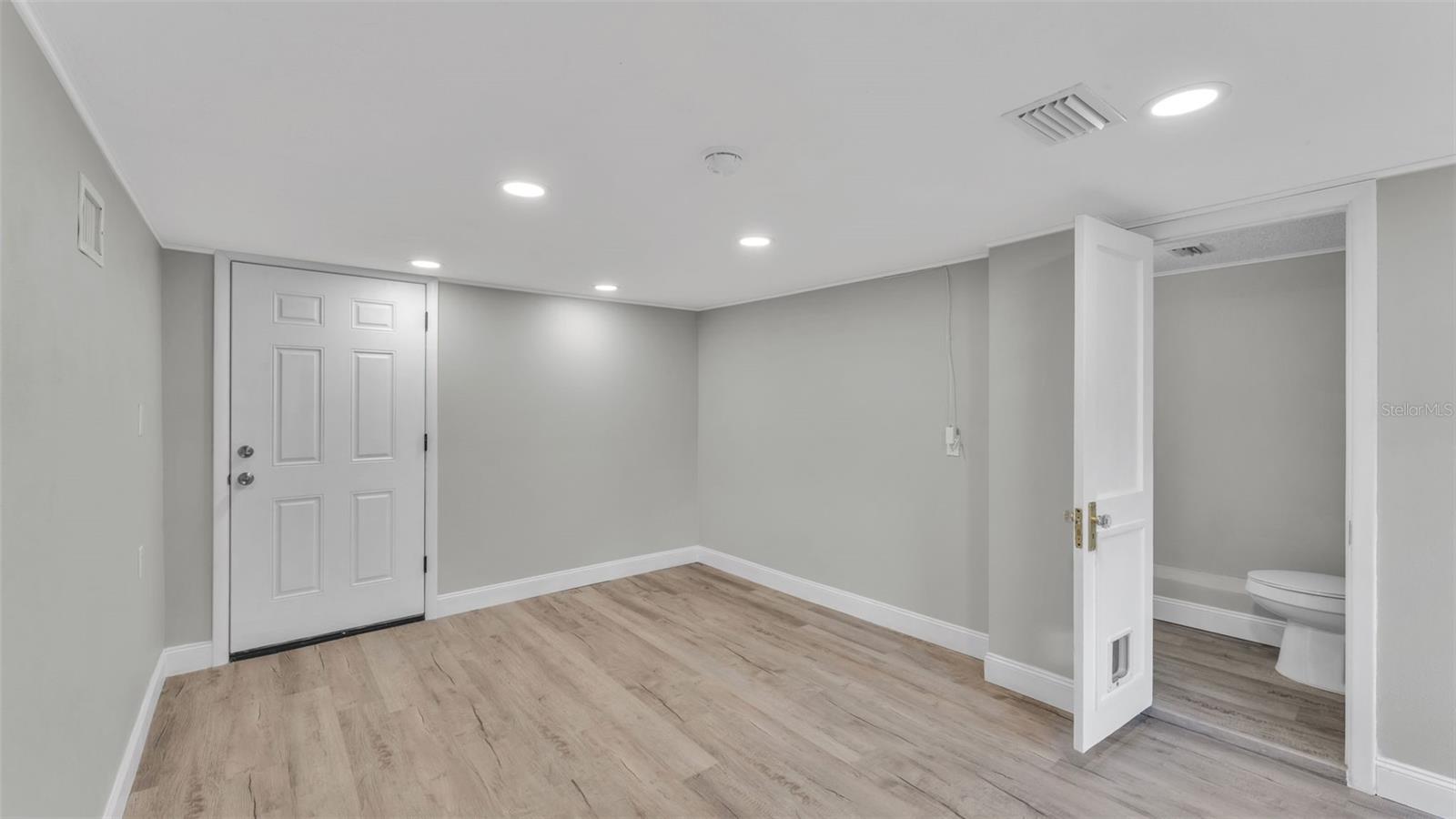 TROPICAL GARDENS - Residential