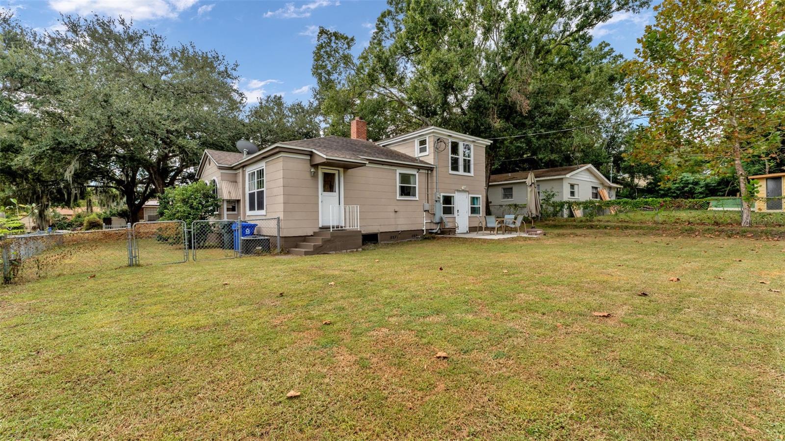 TROPICAL GARDENS - Residential