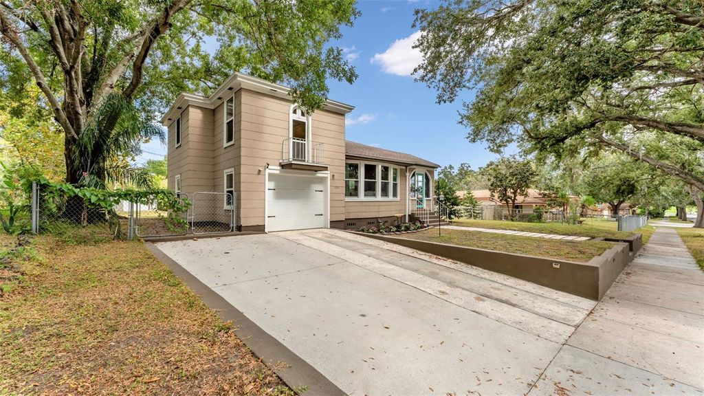 Photo of 724 Buena Vista Street, Lakeland, FL 33805 (MLS # L4956933)