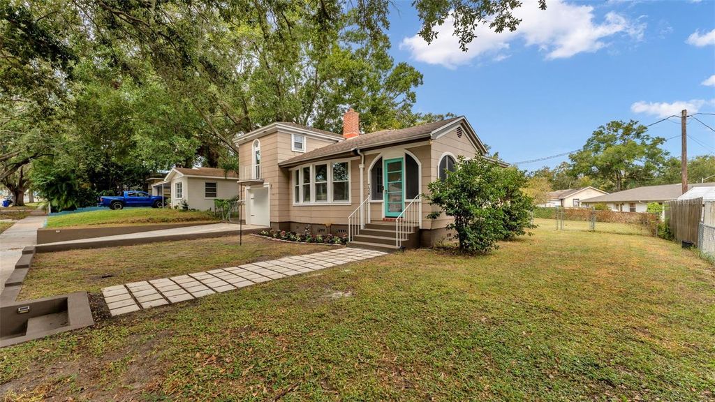 Photo of 724 Buena Vista Street, Lakeland, FL 33805 (MLS # L4956933)