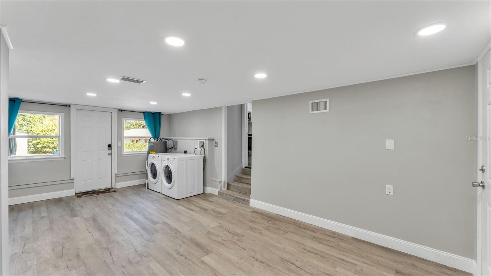 TROPICAL GARDENS - Residential