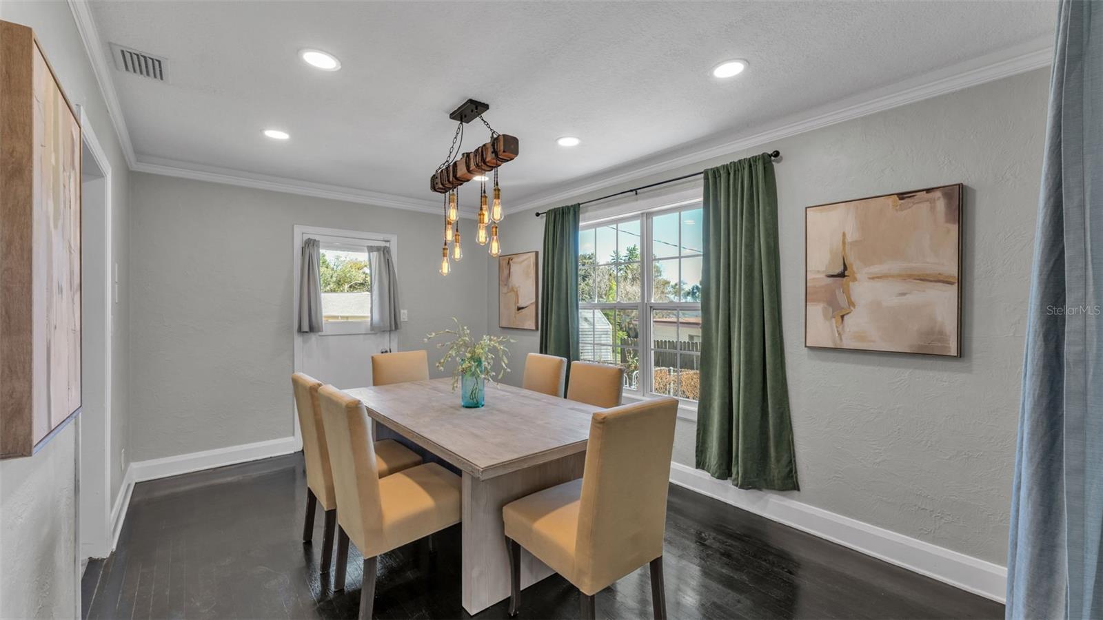 TROPICAL GARDENS - Residential