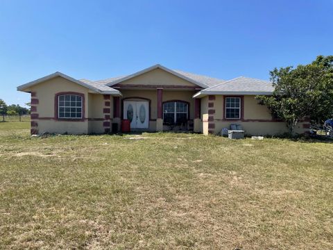Photo of 3146 Hammock Grove Rd, Groveland, FL 34736 (MLS # G5100199)