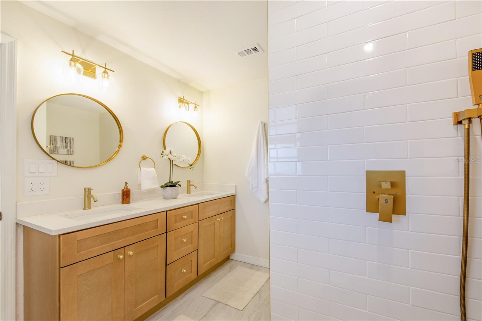 LAKEWOOD ESTATES - Residential