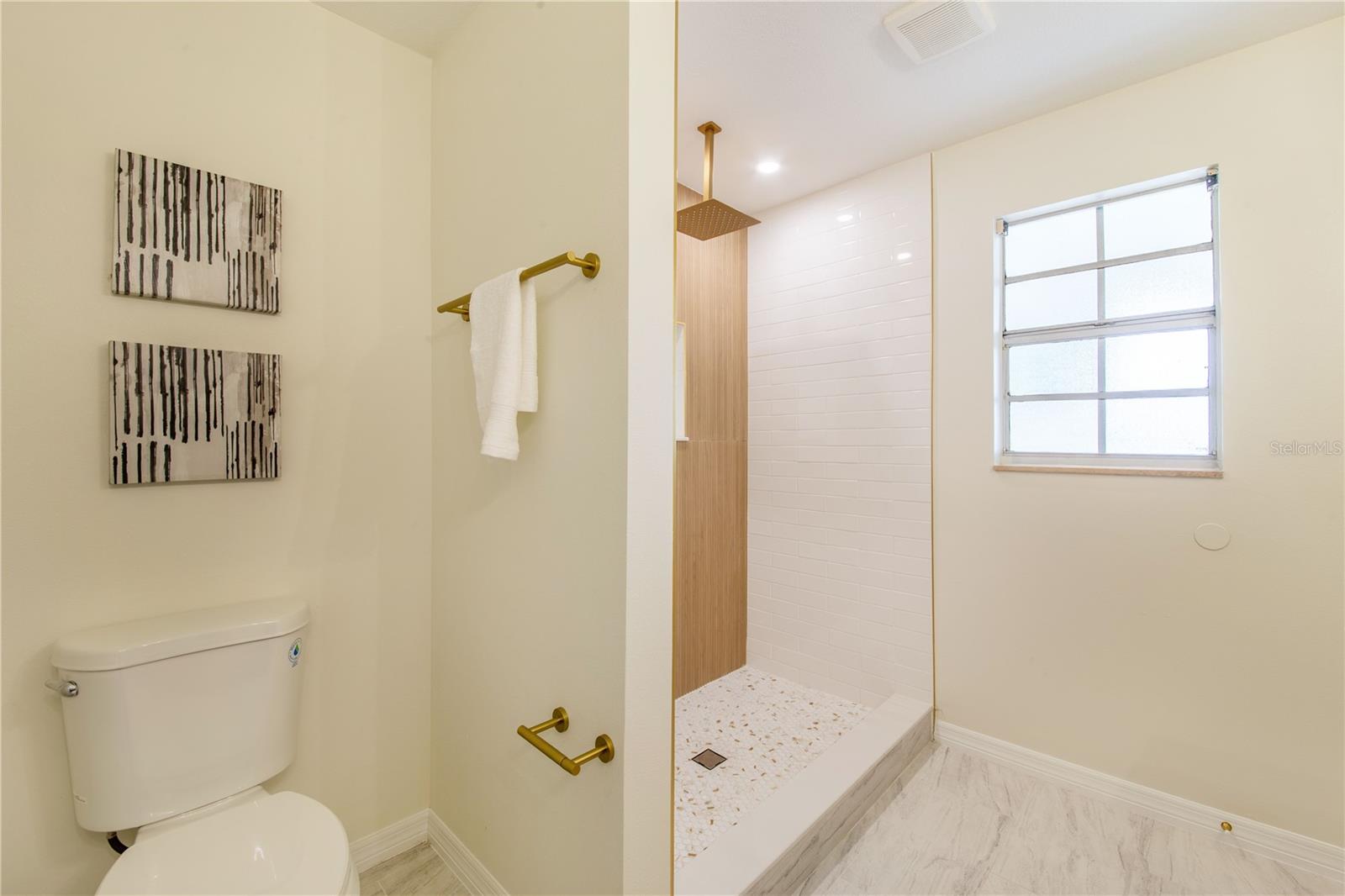 LAKEWOOD ESTATES - Residential