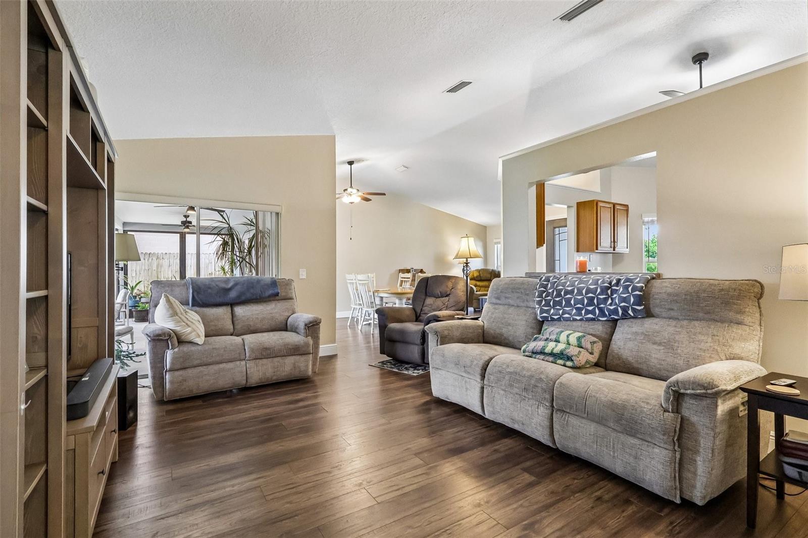 HUNTERS TRACE - Residential