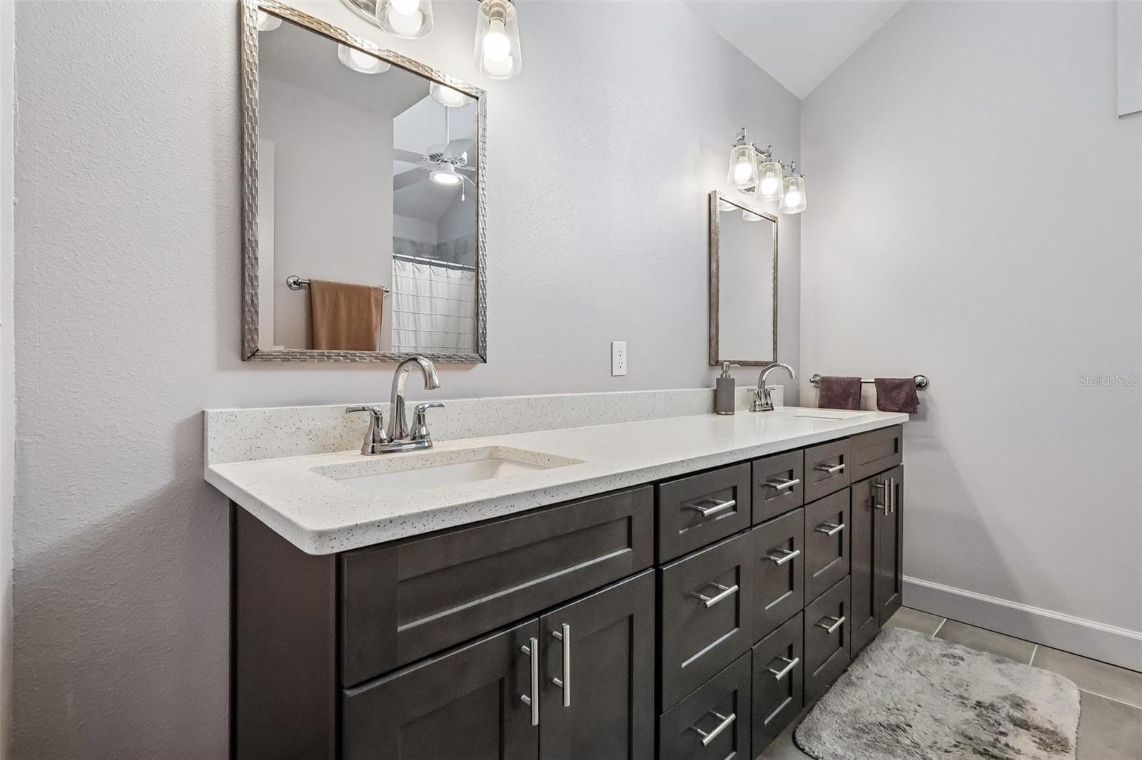 HUNTERS TRACE - Residential