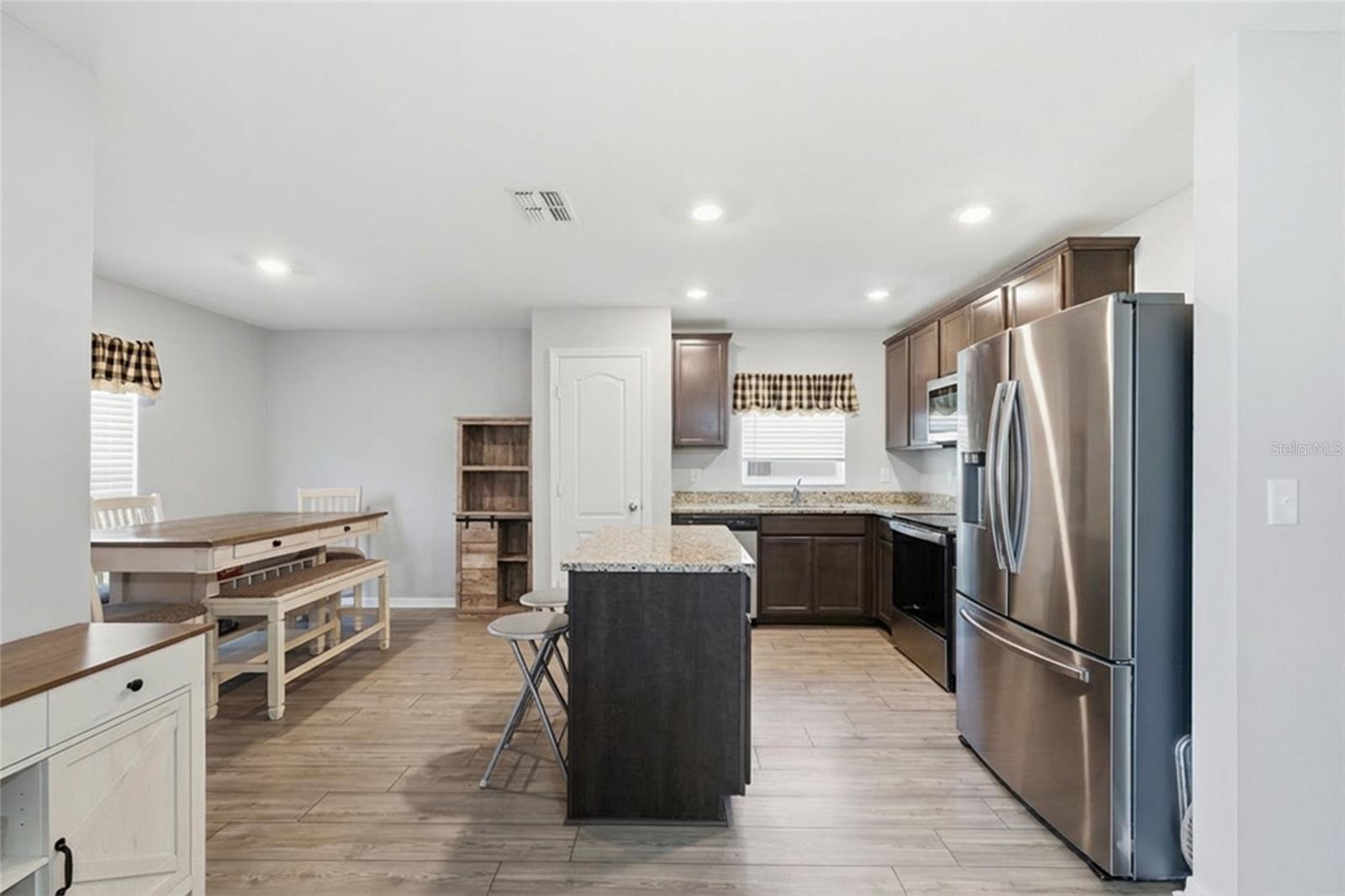 RIDGE/SWAN LAKE - Residential