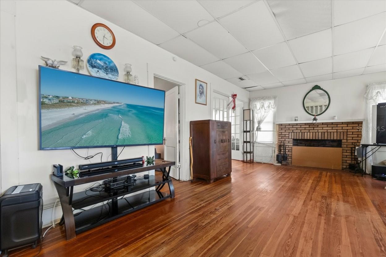 TRACY TERRACE - Residential