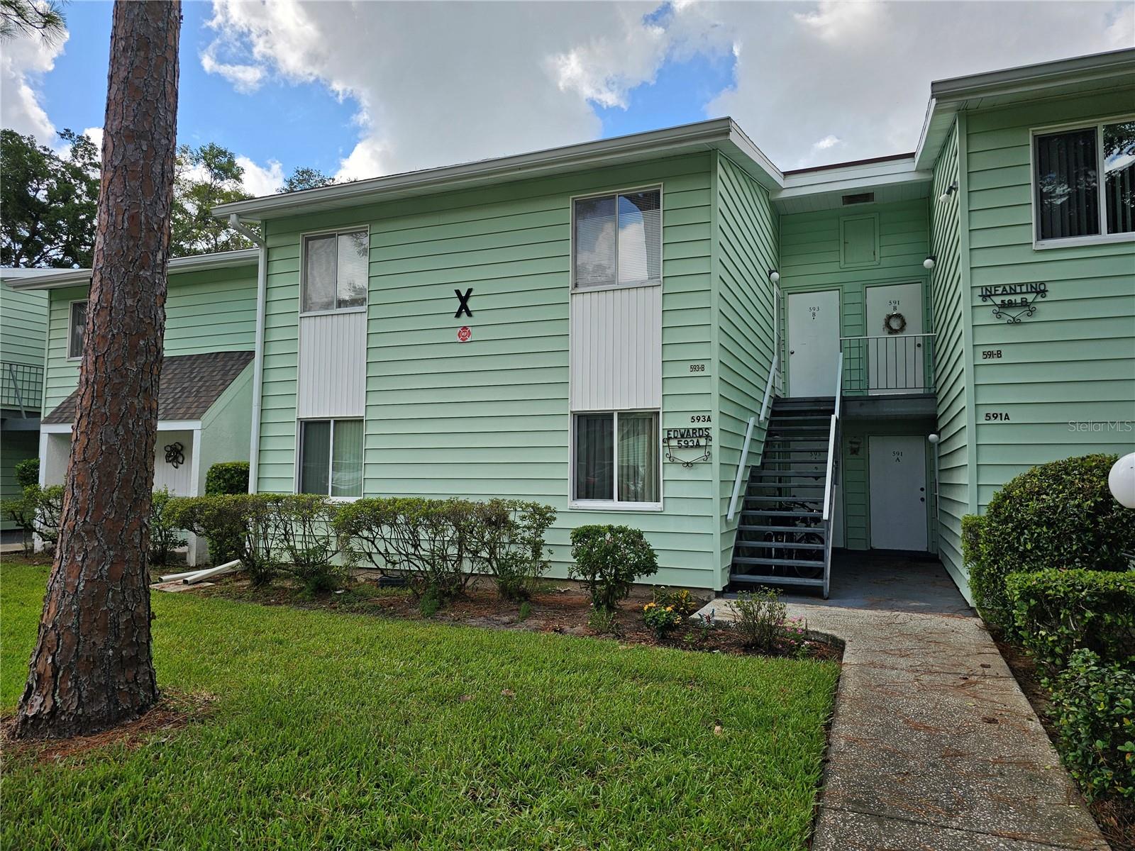 Live Oak Village 55+ Community - 1 adult must be 55 or older, 2 bedroom 1 1/2 bath upstairs unit overlooking the lake., Dishwasher, Washer/Dryer, Range / Oven, Refrigerator Butcher Block Kitchen Counters, Carpet in each bedroom and living room/dining room, access bathroom vanity and toilet, share tub/shower, Enclosed Lanai view overlooking the lake you can enjoy access to the Silver Springs Shores. A Community Center offering three pools, pickleball, tennis, basketball, a gym, and daily activities.