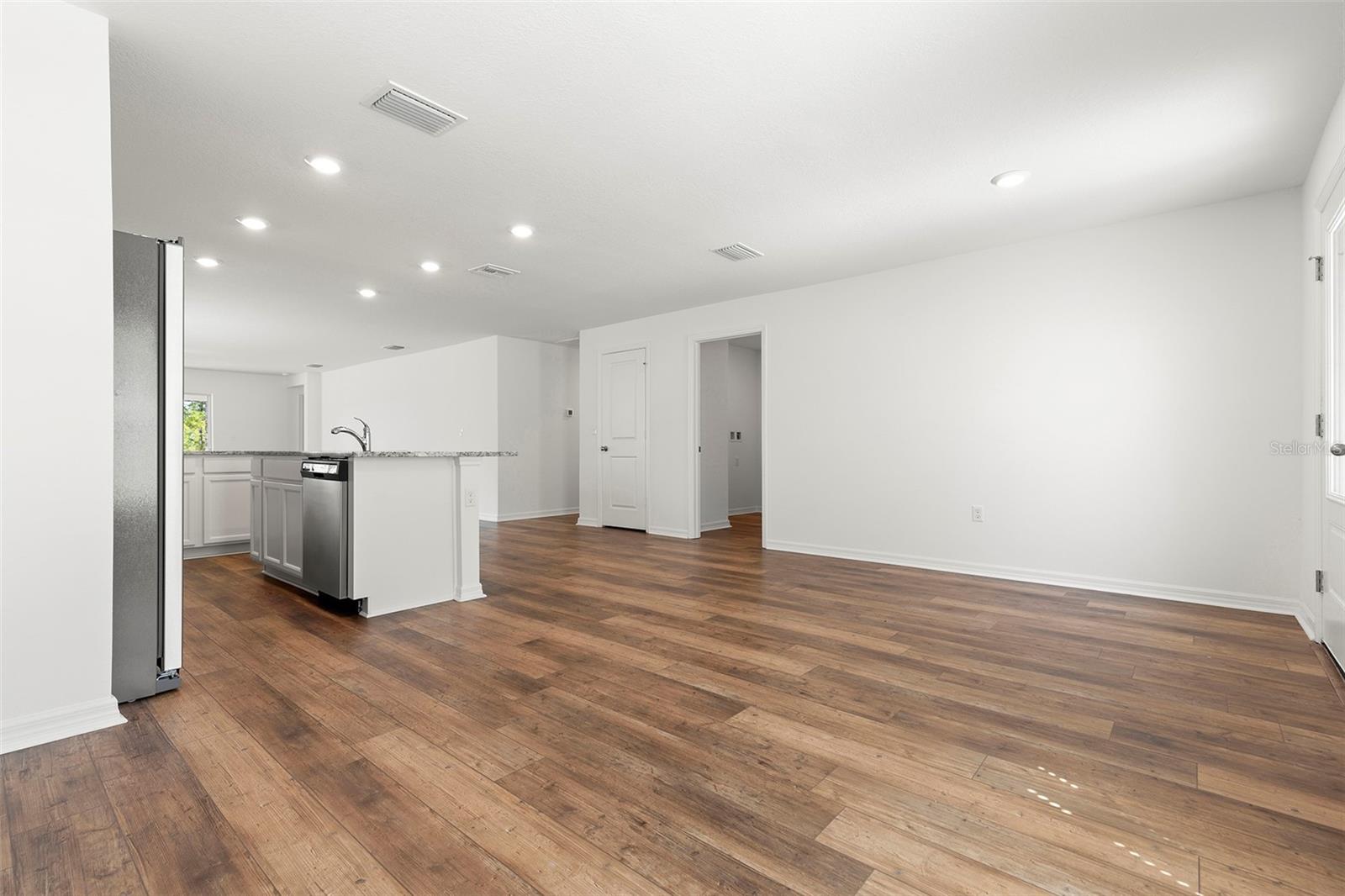 5093 BURNSIDE STREET