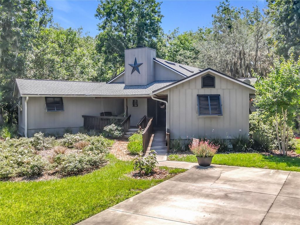 Photo of 43809 Sunset Dr, Paisley, FL 32767 (MLS # G5112629)