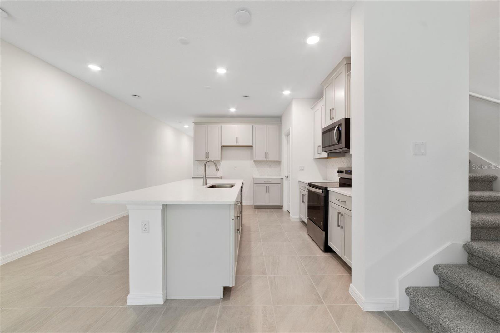 1657 GREENLEAF WOODS COVE