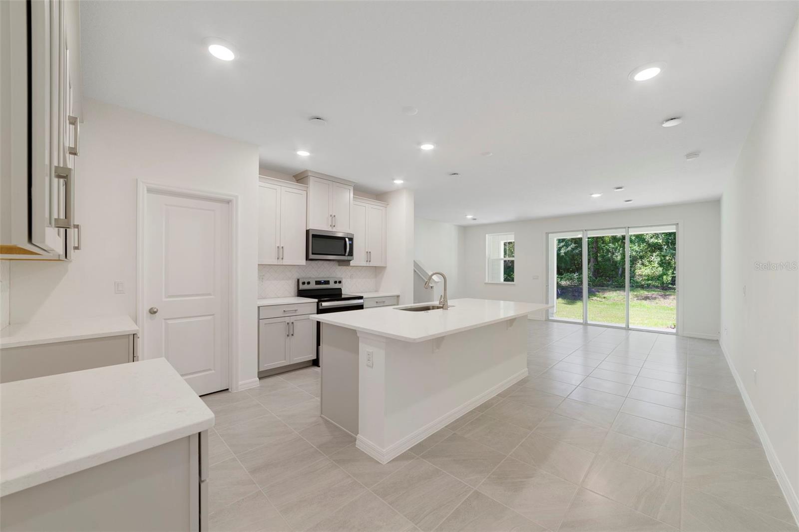 1657 GREENLEAF WOODS COVE