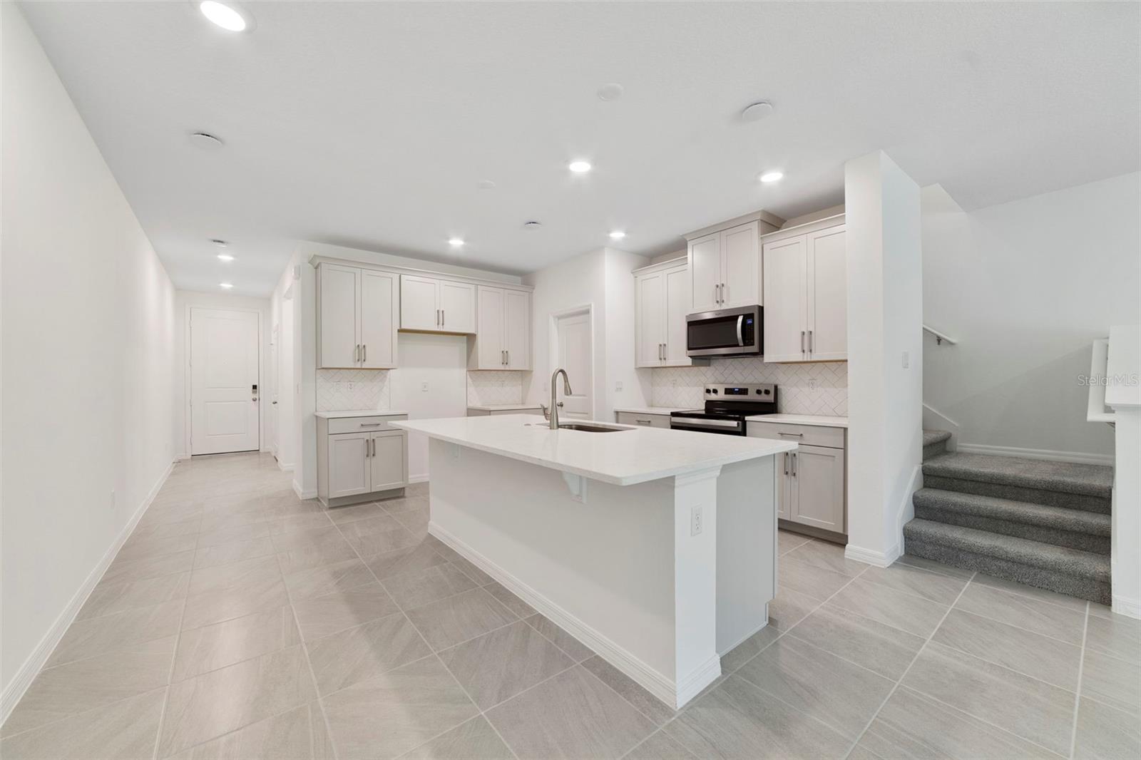 1657 GREENLEAF WOODS COVE